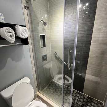 Marion Motor Lodge - Walk-in Shower . Not a rainfall shower-head as advertised . Still pretty tho . - Hotels Near Me - Saint Augustine, Florida Marion Motor Lodge - Walk-in Shower . Not a rainfall shower-head as advertised . Still pretty tho . - Hotels Near Me - Saint Augustine, Florida