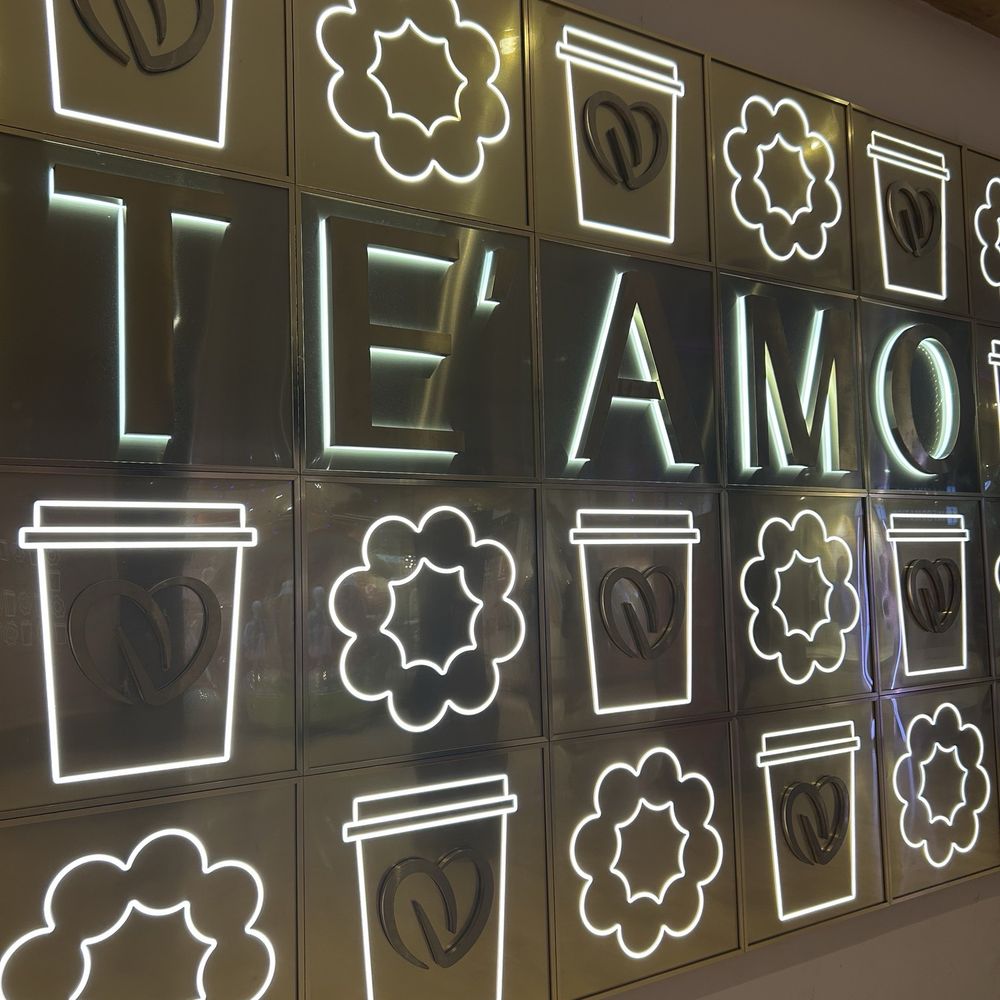 Te'amo Boba Bar - Interior - Bubble Tea Near Me - Chicago, Illinois Te'amo Boba Bar - Interior - Bubble Tea Near Me - Chicago, Illinois