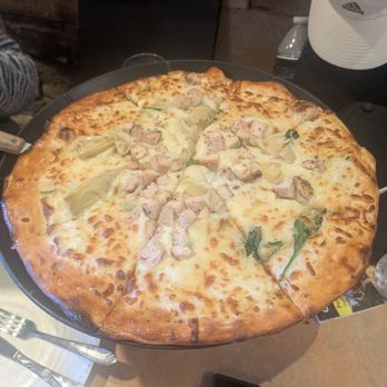 Maswik Pizza Pub - White - Pizza Near Me - Grand Canyon, Arizona