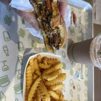Shake Shack La Quinta - Lots of meat thin bun, everything is delicious. - Juice Bars & Smoothies Near Me - La Quinta, California Shake Shack La Quinta - Lots of meat thin bun, everything is delicious. - Juice Bars & Smoothies Near Me - La Quinta, California