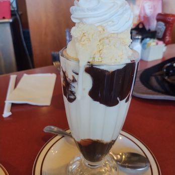 Bob’s Big Boy - Ice cream sundae (vanilla ice cream, hot fudge, whipped cream and cherry on top) - American Near Me - Burbank, California