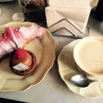 Mamá Framboise - Chocolate raspberry cake and a raspberry croissant - Desserts Near Me - Madrid, M
