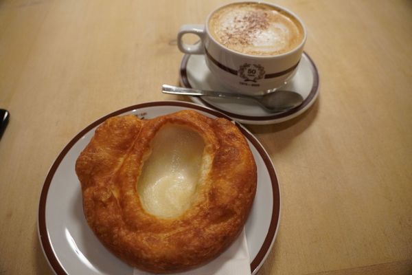 Schmalznudel - Cafe Frischhut by null