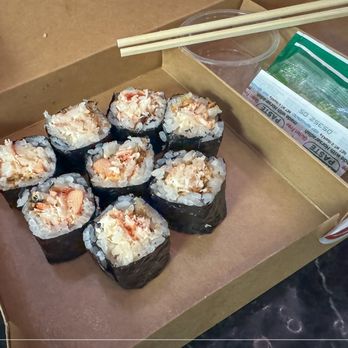 Proper Eats Food Hall - Lobsta Queen Cut Roll at Temaki Bar Sushi - Food Court Near Me - Las Vegas, Nevada