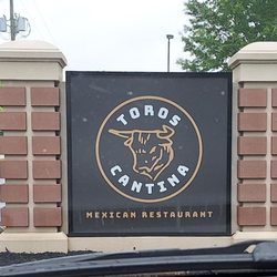 Toros Cantina Mebane - Beautiful flowers outside on a rainy day.