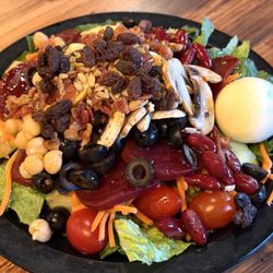 Round Table Pizza - Salad bar was surprisingly good with good varieties (09/2026)