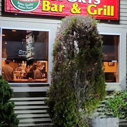 Romeos Pizza & Sports Pub - Great location!