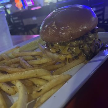 Paulie's Pub and Eatery - Pubs Near Me - West Allis, Wisconsin