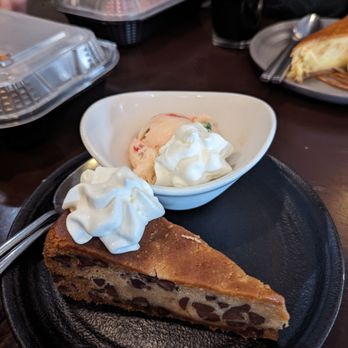 Penny Lane Pub - Chocolate chip cookie pie with peppermint ice cream - American Near Me - Old Saybrook, Connecticut Penny Lane Pub - Chocolate chip cookie pie with peppermint ice cream - American Near Me - Old Saybrook, Connecticut