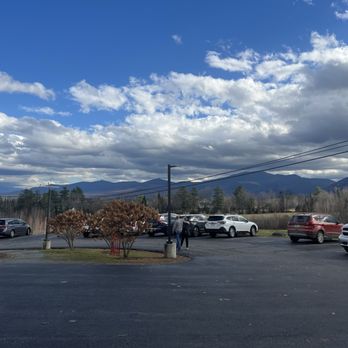 Polly's Pancake Parlor - Parking lot view - Breakfast & Brunch Near Me - Sugar Hill, New Hampshire