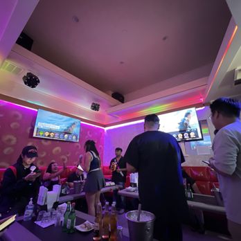 Rosen Karaoke - XL karaoke room - Karaoke Near Me - Los Angeles, California