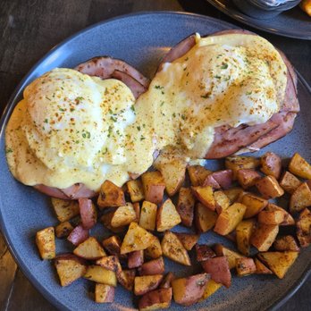 FUMO Restaurant & Bar - Eggs Benny - Breakfast & Brunch Near Me - Incline Village, Nevada