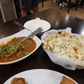 Biryani Pot - House Chicken Curry, Garlic Naan - Indian Near Me - San Antonio, Texas