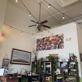 SixtyTwo MarcKet - New American Near Me - Wailuku, Hawaii