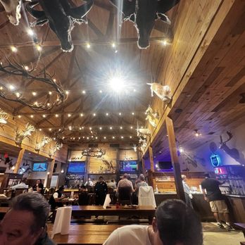 Pinkerton's Barbecue - Dining area - Barbeque Near Me - San Antonio, Texas