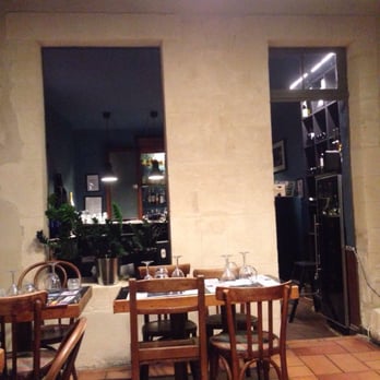 ripert - Back room where the young French and the Americans sit - French Near Me - Avignon, 84