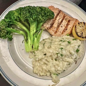 Daily Grill - Brócoli - American Near Me - Burbank, California Daily Grill - Brócoli - American Near Me - Burbank, California