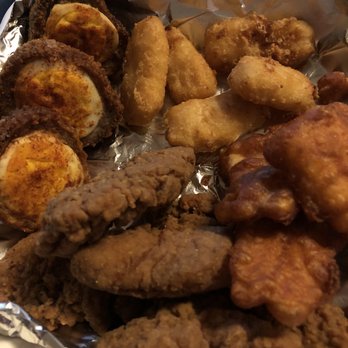 Brit's Pub - Royal Sampler - Pubs Near Me - Minneapolis, Minnesota