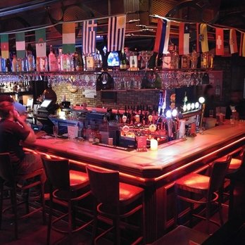 Pub St-François - people sitting at the bar - Bars Near Me - Montreal, Quebec Pub St-François - people sitting at the bar - Bars Near Me - Montreal, Quebec