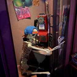 The Station Bar - Phone booth