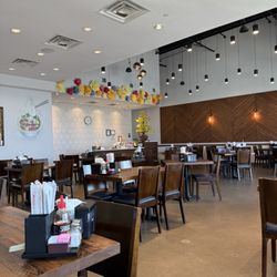 Pho Saigon - Inside