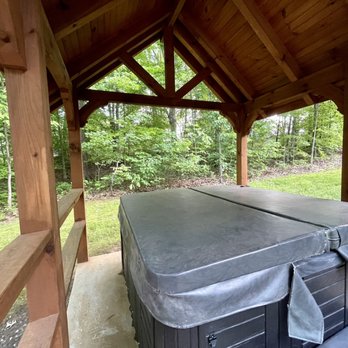 The Lodge - Hot tub. - Vacation Rentals Near Me - Cadiz, Kentucky