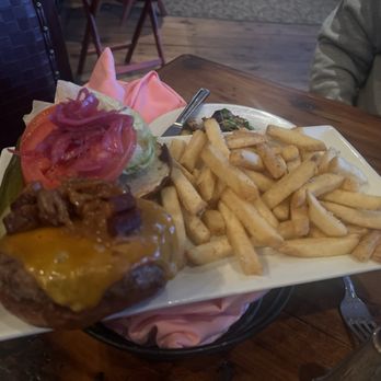 Black Bass Hotel - Cheese Grilled Cabot Cheddar Cheeseburger - Hotels Near Me - Lumberville, Pennsylvania