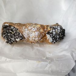 Joe's Pizza West LA - The cannoli dessert.