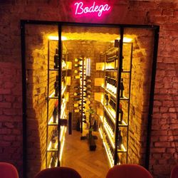 Pepe Nero - Wine Cellar