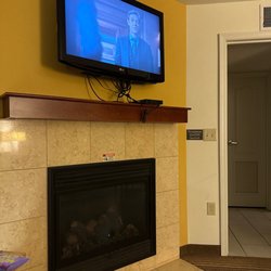 Residence Inn by Marriott Bismarck North - Fireplace