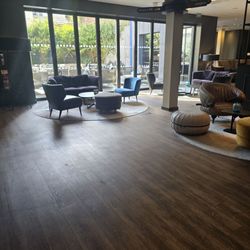 Hotel Motel One - Reception area with garden view