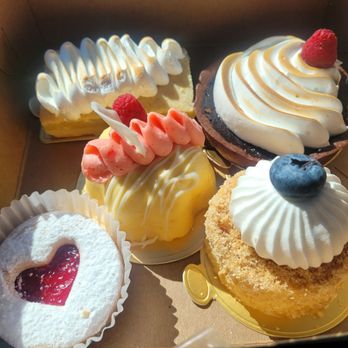 Layered Cakerie - Bakeries Near Me - Montclair, California Layered Cakerie - Bakeries Near Me - Montclair, California