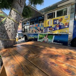 La Chalupa Mariscos - Outside