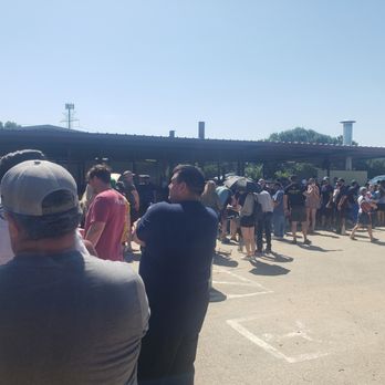 Goldee’s BBQ - There were a few people in line ahead of me. LOL. The guy at the front of the line showed up at 6AM. - Barbeque Near Me - Fort Worth, Texas Goldee’s BBQ - There were a few people in line ahead of me. LOL. The guy at the front of the line showed up at 6AM. - Barbeque Near Me - Fort Worth, Texas