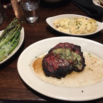 Weber Grill Restaurant - Barbeque Near Me - Chicago, Illinois
