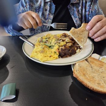 718 Cafe & Grill - Veggie Omelet with home fries - Cafes Near Me - Tequesta, Florida