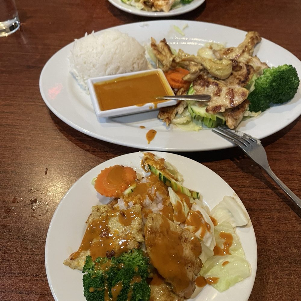 The Coconut Downtown - Praram Chicken with steamed vegetables and white rice - Thai Near Me - Reno, Nevada The Coconut Downtown - Praram Chicken with steamed vegetables and white rice - Thai Near Me - Reno, Nevada