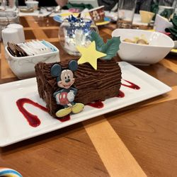 香港迪士尼樂園酒店 - Christmas log at Enchanted Garden buffet