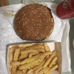 Preston Village Takeaway - Burger, chips, and soft drink for $8!