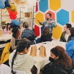Astor Apiaries - Master Beekeeper Nick Hoefly teaching a honey tasting class.