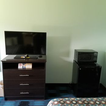 Days Inn by Wyndham Sullivan - TV, microwave, mini fridge - Hotels Near Me - Sullivan, Indiana