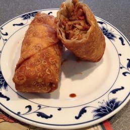 A real, proper, NY and NJ style Eggroll...perfectly fried.  Visible pork inside. I'll be back just for these!