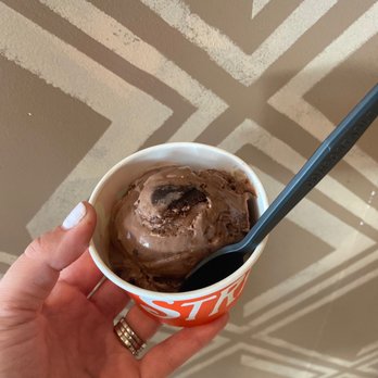 Salt & Straw - Chocolate Gooey Brownie - Ice Cream & Frozen Yogurt Near Me - Pasadena, California Salt & Straw - Chocolate Gooey Brownie - Ice Cream & Frozen Yogurt Near Me - Pasadena, California