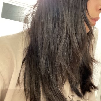 Stan Parente Salons - No blending of layers, too short top layer, choppy and blunt bottom layer. - Hair Salons Near Me - Bellevue, Washington Stan Parente Salons - No blending of layers, too short top layer, choppy and blunt bottom layer. - Hair Salons Near Me - Bellevue, Washington