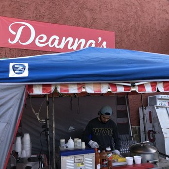 Deanna’s - a man selling hot dogs - Mexican Near Me - Toughkenamon, Pennsylvania