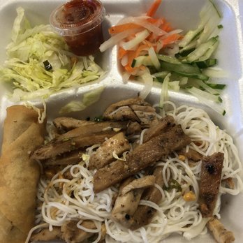 P's VietMi Cafe - Chicken Vermicelli bowl - it was neater I promise, almost forgot to snap a pic before I devoured it! - Vietnamese Near Me - Orlando, Florida P's VietMi Cafe - Chicken Vermicelli bowl - it was neater I promise, almost forgot to snap a pic before I devoured it! - Vietnamese Near Me - Orlando, Florida