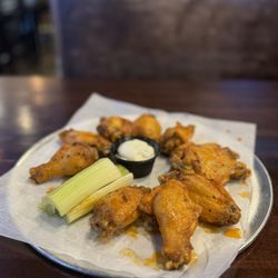 Blue Moon Pizza - Chicken 10 Wings*