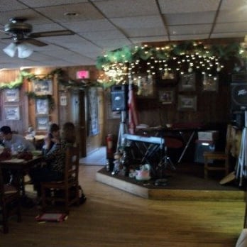 Reflections On Deep Lake - Dining room stage - American Near Me - Lake Villa, Illinois Reflections On Deep Lake - Dining room stage - American Near Me - Lake Villa, Illinois