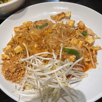 Buddha Thai Bistro - Pad Thai with chicken - Thai Near Me - Vacaville, California Buddha Thai Bistro - Pad Thai with chicken - Thai Near Me - Vacaville, California