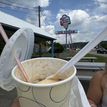 Little Treat Shoppe - Root beer float (10/10); because what else can you give a root beer float except for a perfect score? - Ice Cream & Frozen Yogurt Near Me - Cortland, New York Little Treat Shoppe - Root beer float (10/10); because what else can you give a root beer float except for a perfect score? - Ice Cream & Frozen Yogurt Near Me - Cortland, New York